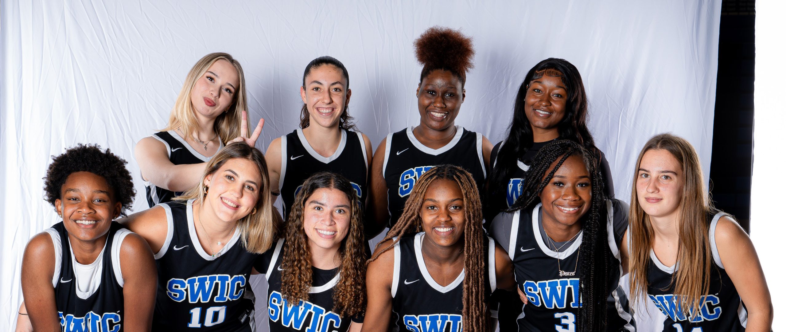 women's Basketball group photo